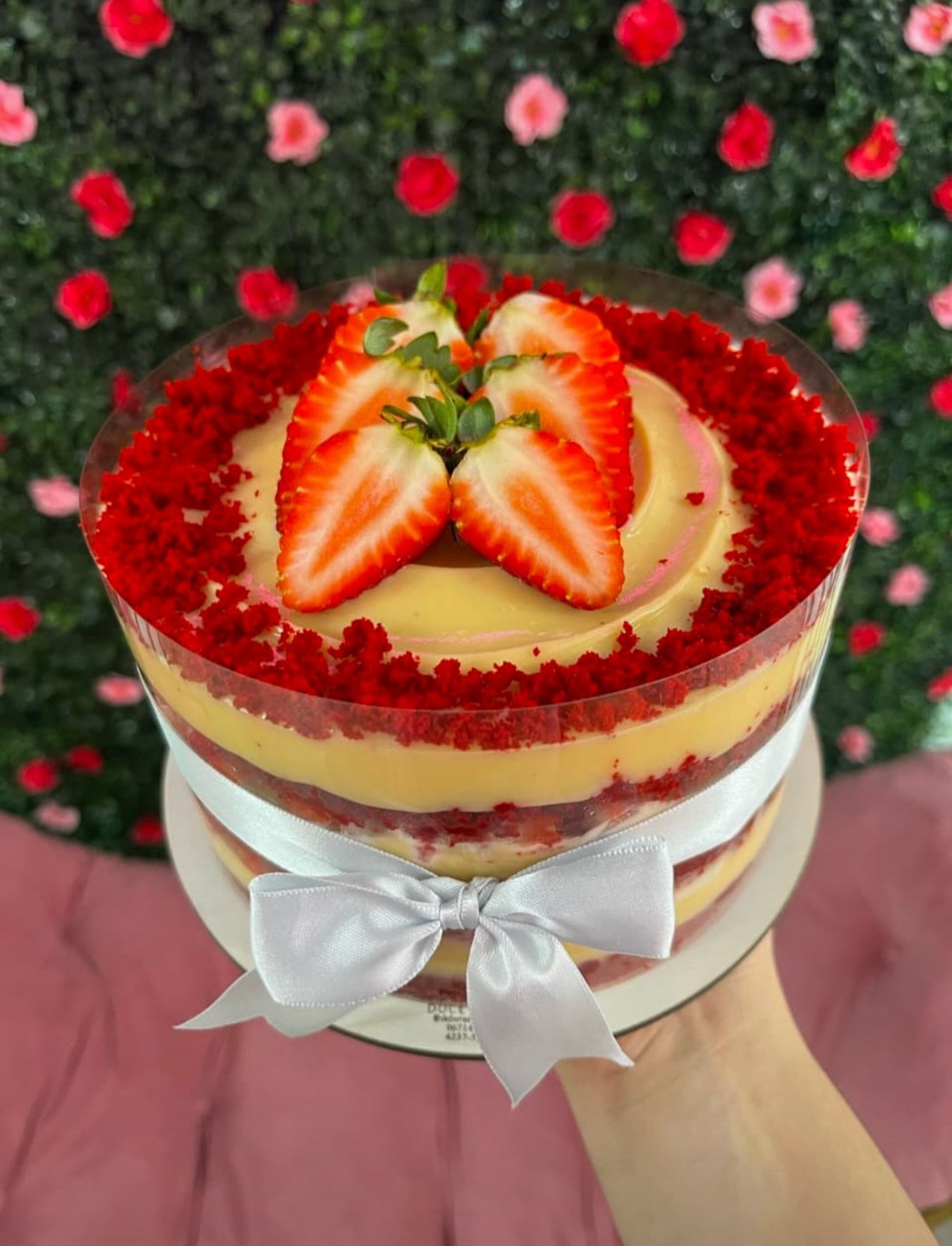 Bolo de festa com morangos
